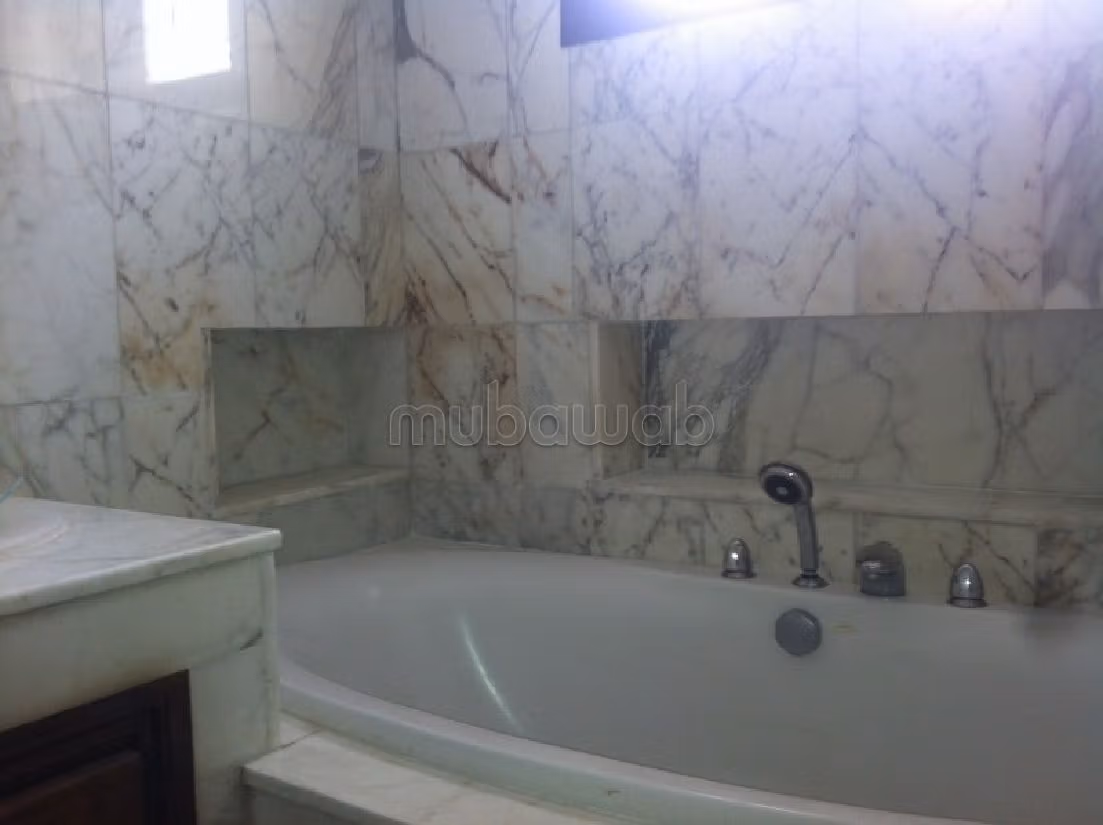 High quality villa for rent in CIL (Hay Salam). 5 comfortable rooms. Fireplace and caretaker service. 