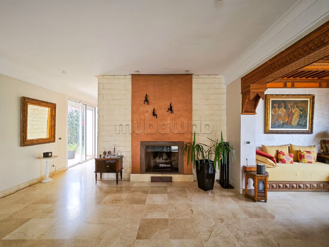 Luxury villa for rent. 9 large rooms. Storage unit