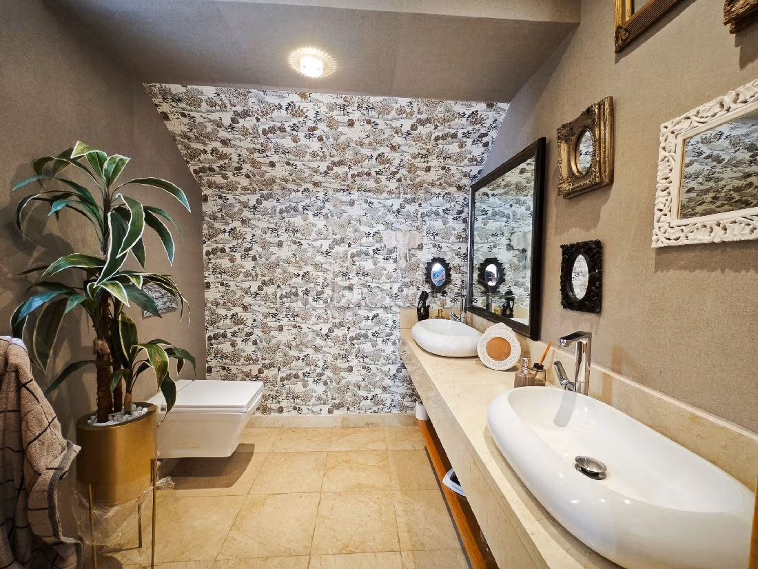 Luxury villa for rent. 9 large rooms. Storage unit