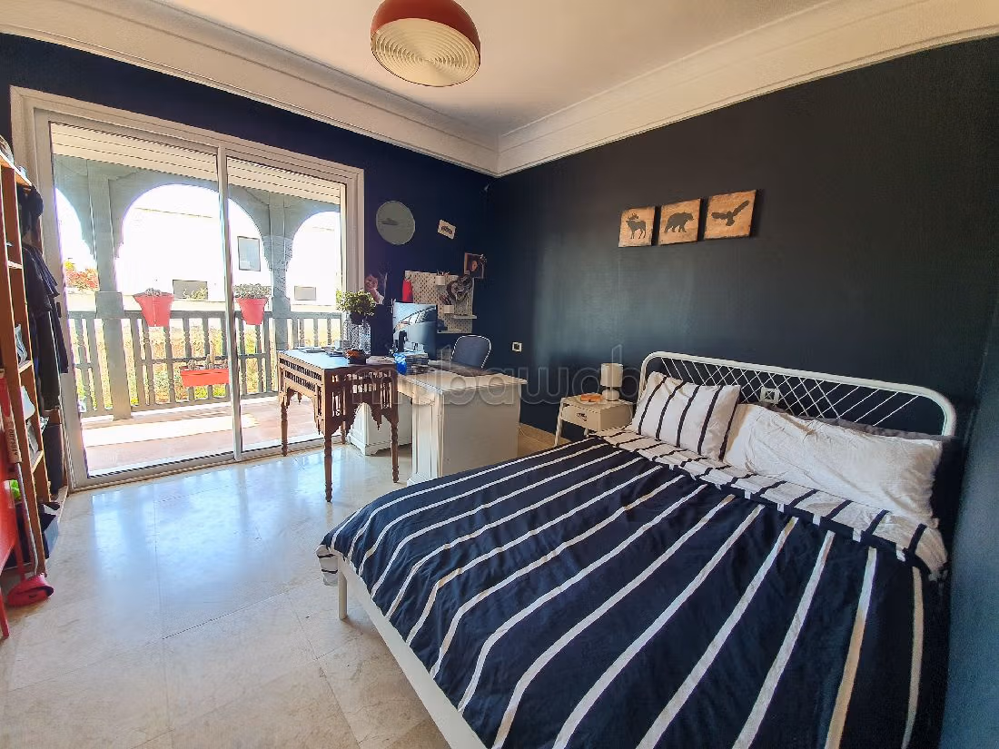 Luxury villa for rent. 9 large rooms. Storage unit