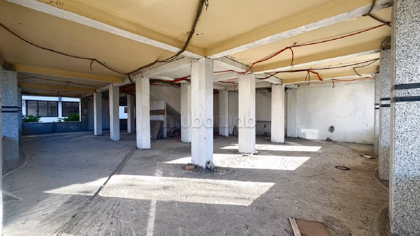 Magasin commercial à louer dans la rue principale