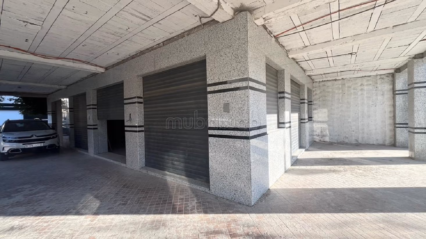 Magasin commercial à louer dans la rue principale