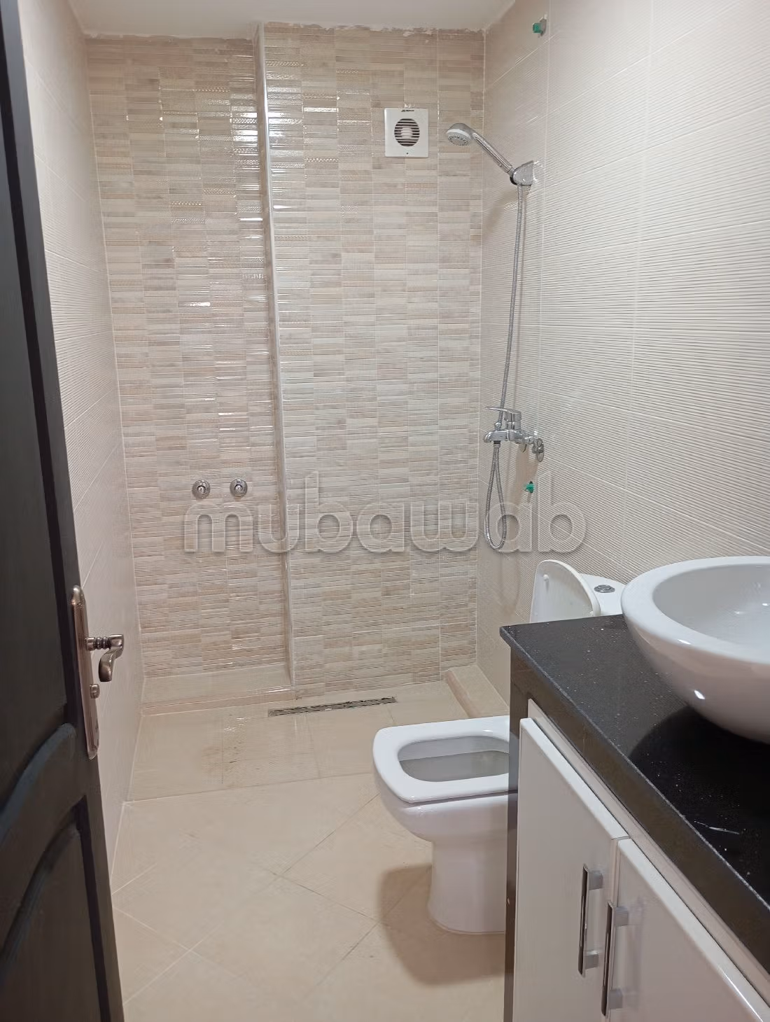 Vendita di un bell'appartamento a Oasis. 2 camere da letto. Salotto marocchino e antenna parabolica