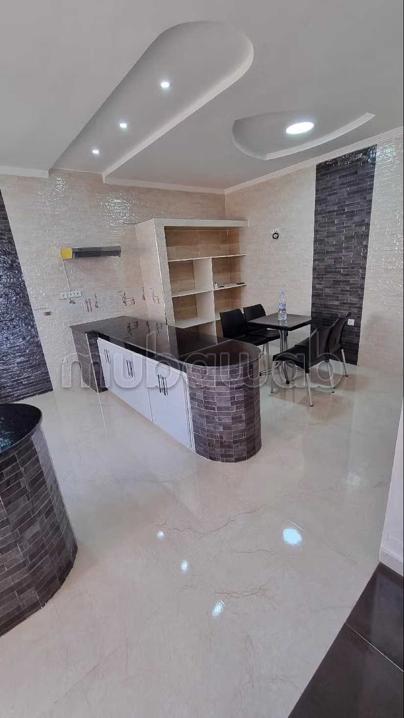 Vendita di un bell'appartamento a Oasis. 2 camere da letto. Salotto marocchino e antenna parabolica