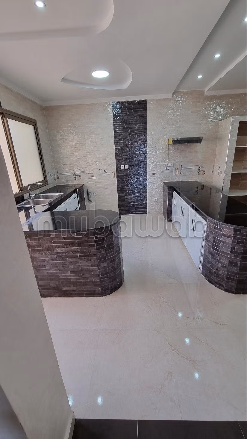 Vendita di un bell'appartamento a Oasis. 2 camere da letto. Salotto marocchino e antenna parabolica