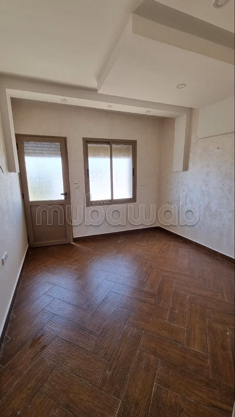 Vendita di un bell'appartamento a Oasis. 2 camere da letto. Salotto marocchino e antenna parabolica