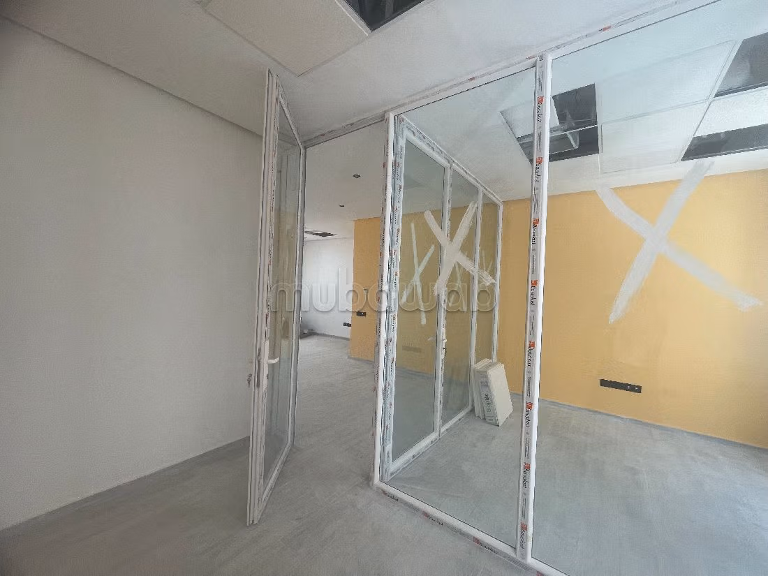 Nu te huur: kantoorruimte in Centre. Totale oppervlakte 80 m². 