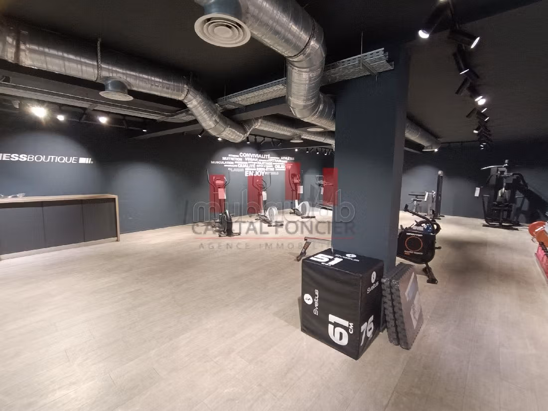 Oficinas y locales comerciales en alquiler en Racine. Area 247 m²