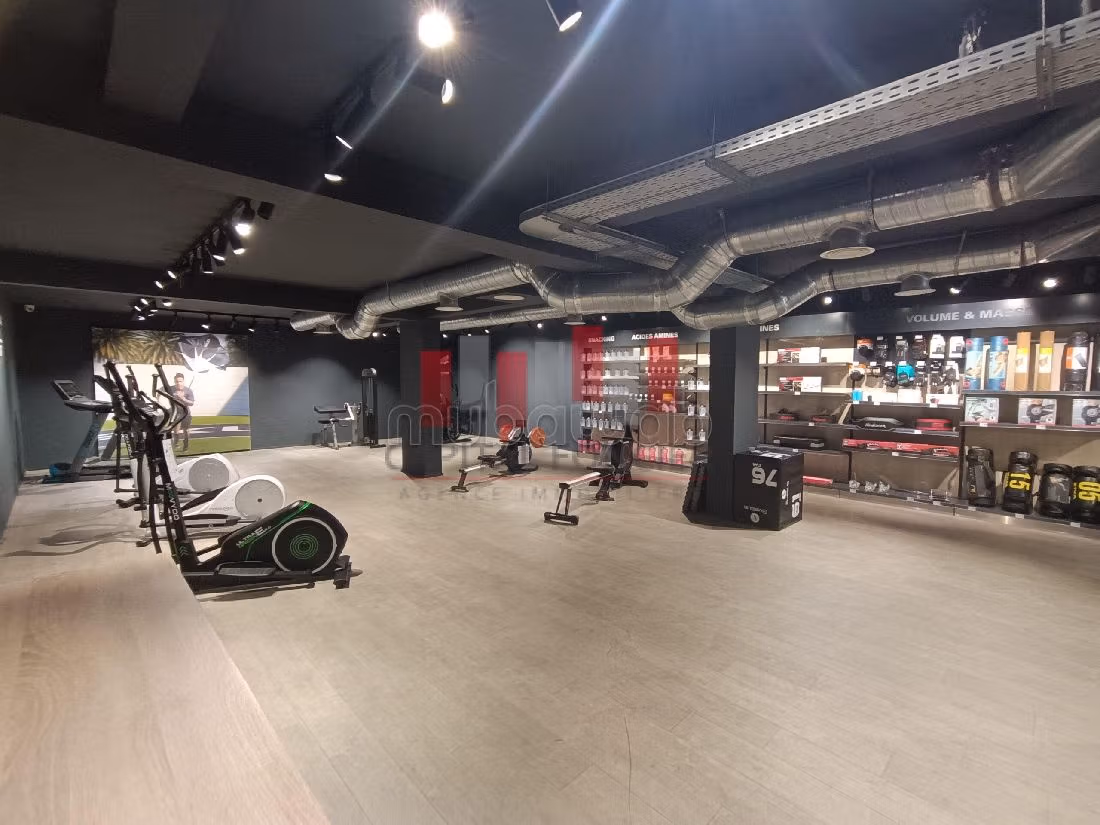 Oficinas y locales comerciales en alquiler en Racine. Area 247 m²