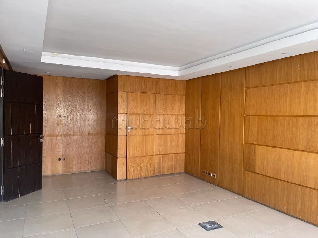 Offices for rent in Maârif. Surface area 350 m². caretaker available, air conditioning system. 