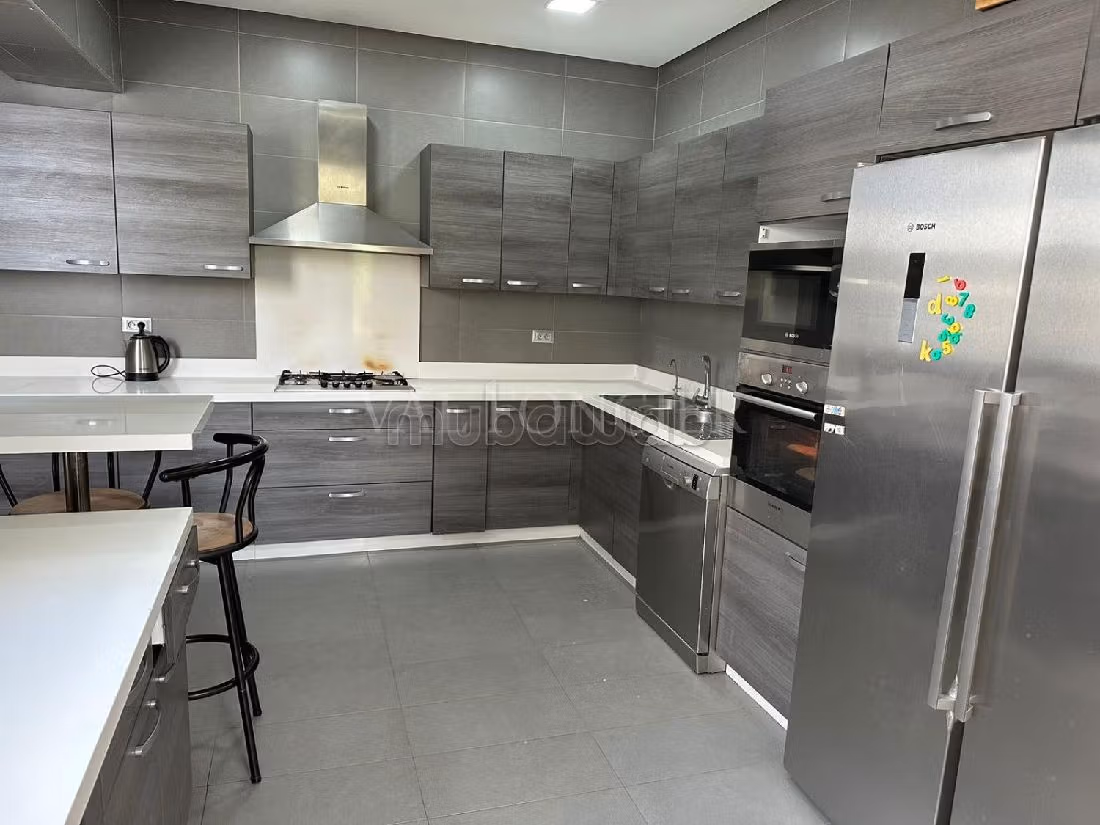 Eccezionale casa di lusso in affitto a Bouskoura Ville. Superficie di 902 m². Piscina