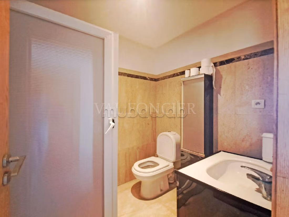 Rent an apartment in Bourgogne Ouest. Small area 83 m². Lift and garage