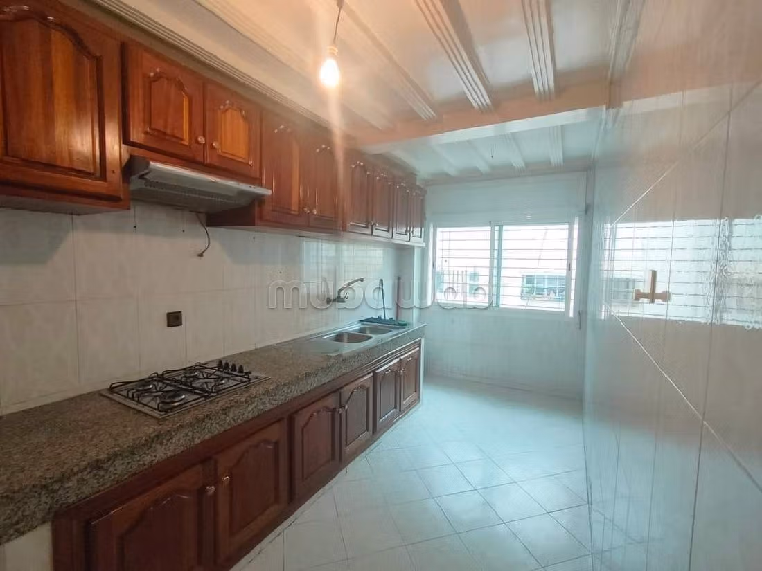 Magnífico piso en alquiler en Maârif. Superficie 92 m². Sistema de antena parabólica, seguridad implementada