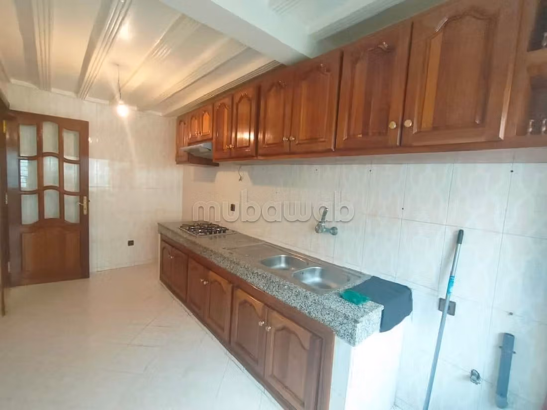 Magnífico piso en alquiler en Maârif. Superficie 92 m². Sistema de antena parabólica, seguridad implementada