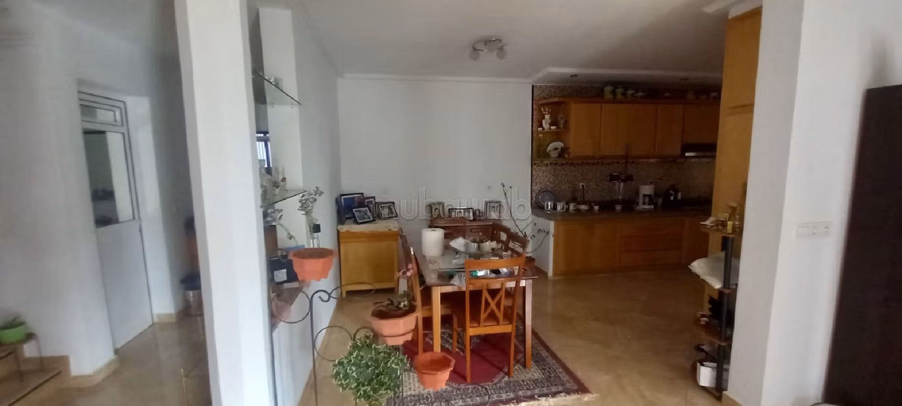 House to buy. 7 large living areas. Reinforced door, traditional Moroccan living room. 