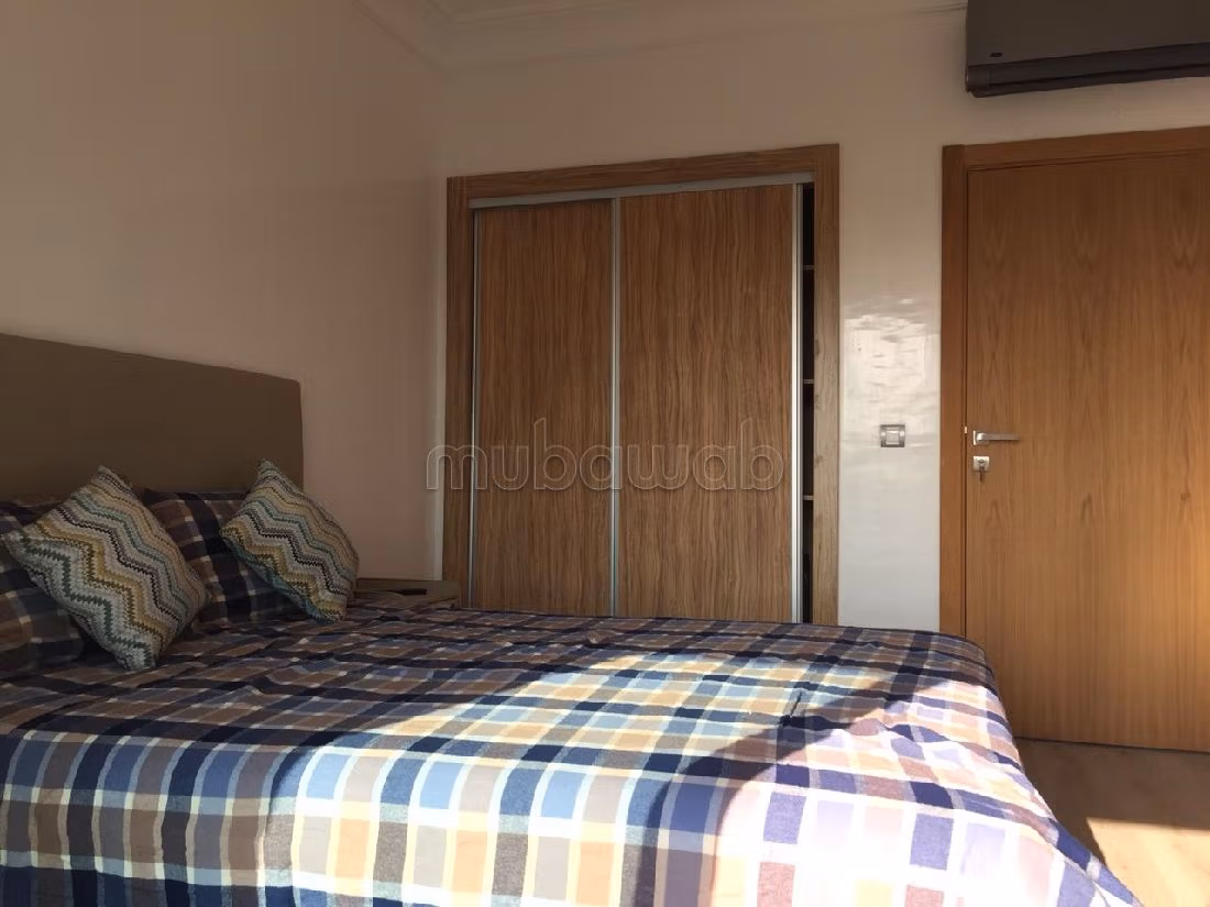 Rent this apartment in Centre Ville. Area 65 m². Parking spaces and terrace.