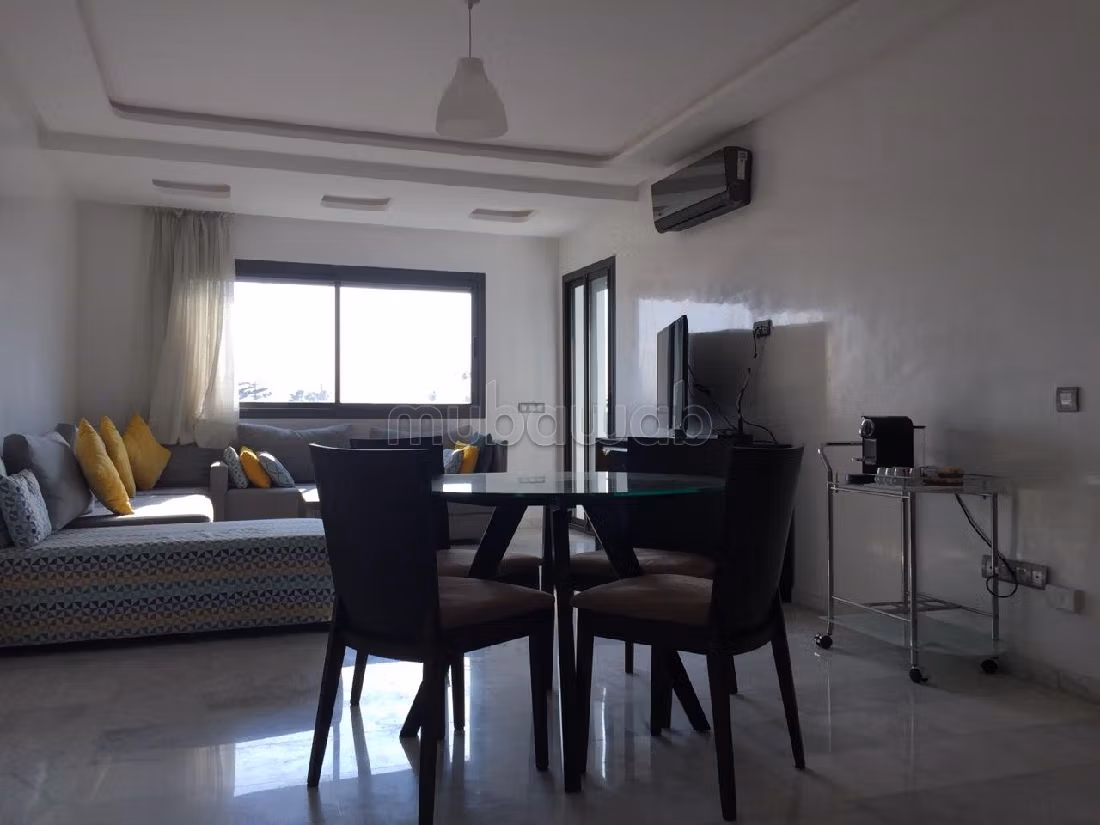 Rent this apartment in Centre Ville. Area 65 m². Parking spaces and terrace.