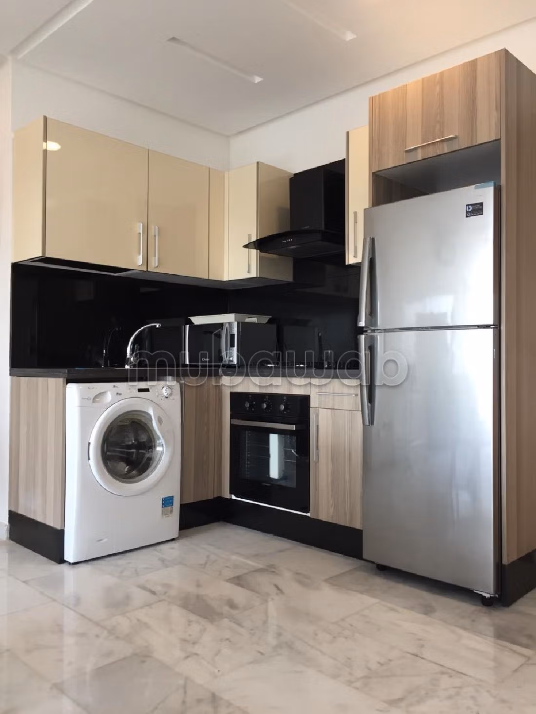 Rent this apartment in Centre Ville. Area 65 m². Parking spaces and terrace.