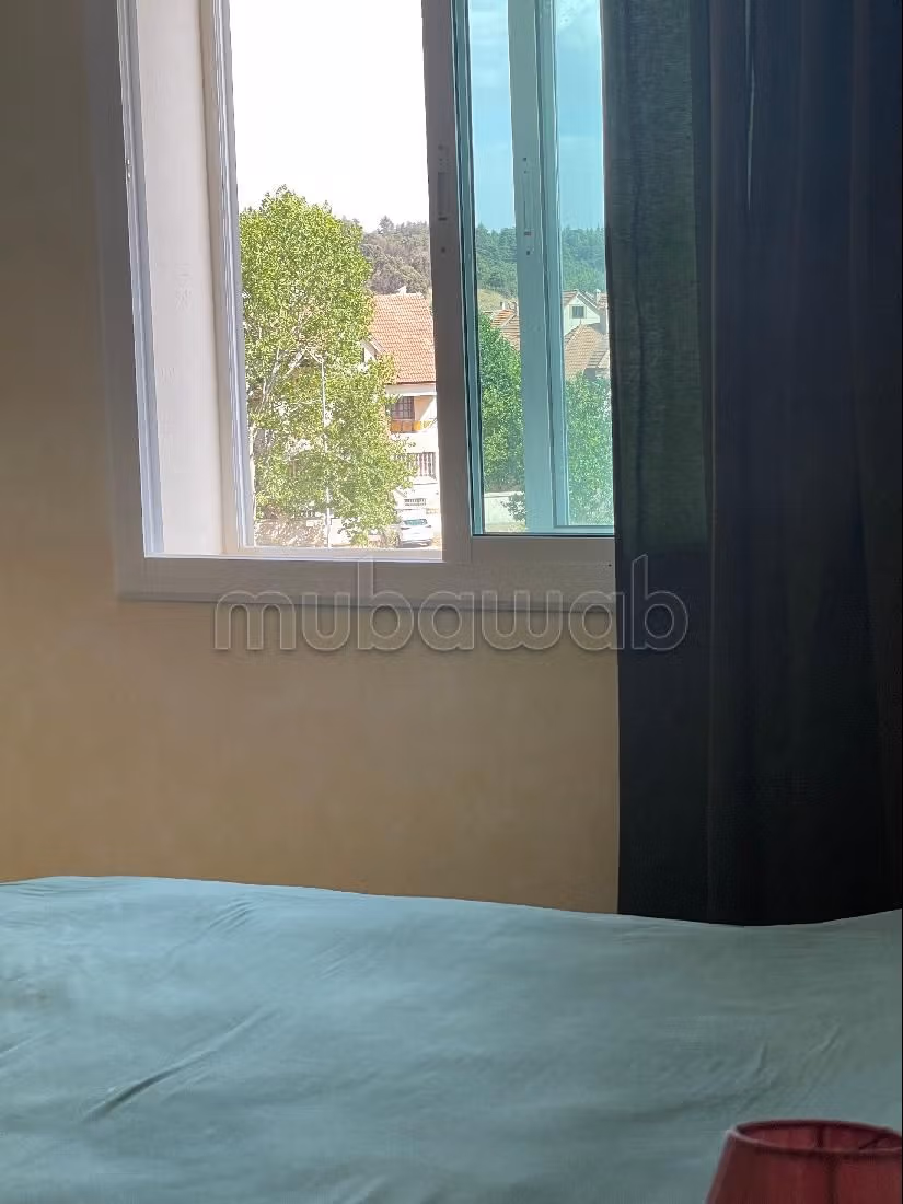 شقة رائعة للبيع ب لبريري. 1 غرفة جيدة. بيئة هادئة مطلة على الجبال ، زجاج مزدوج.