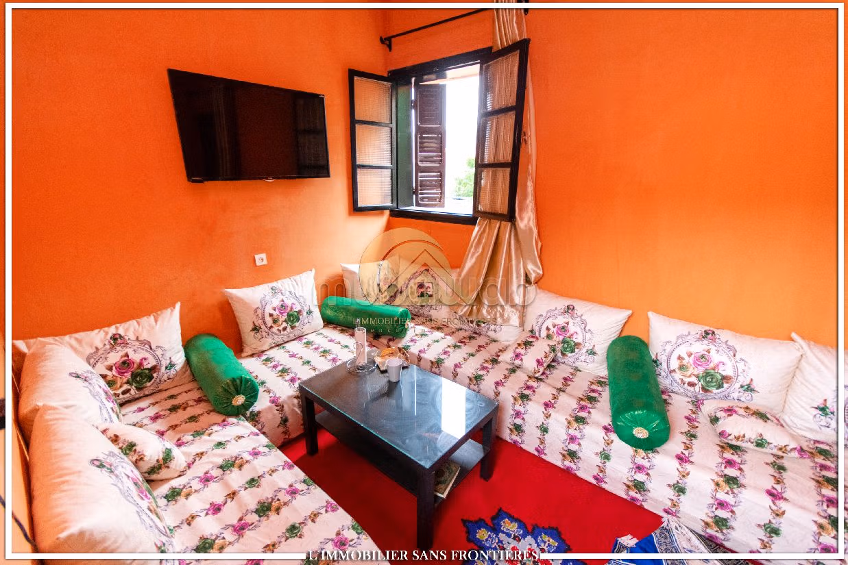 Superb riad for sale in Bab Aylan. 11 large living areas. Storage unit. 