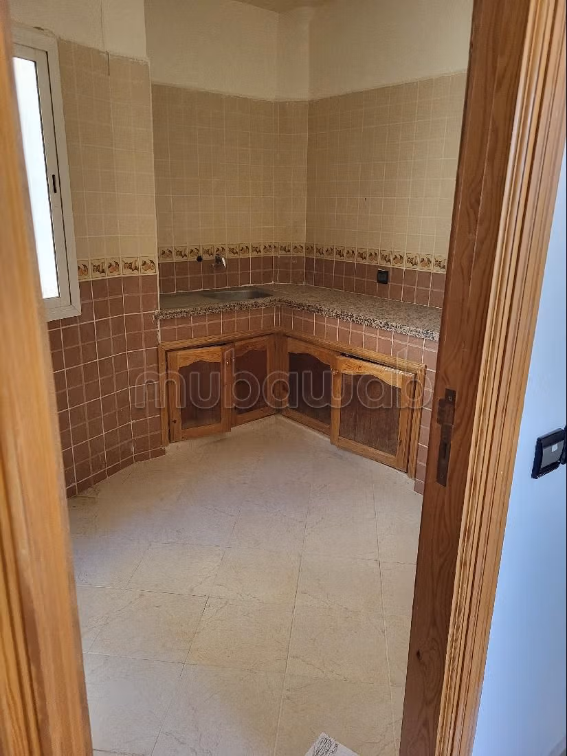 شقة جميلة للبيع ب حي بنسودة. 4 قطع مريحة. شرفة مشرقة. 