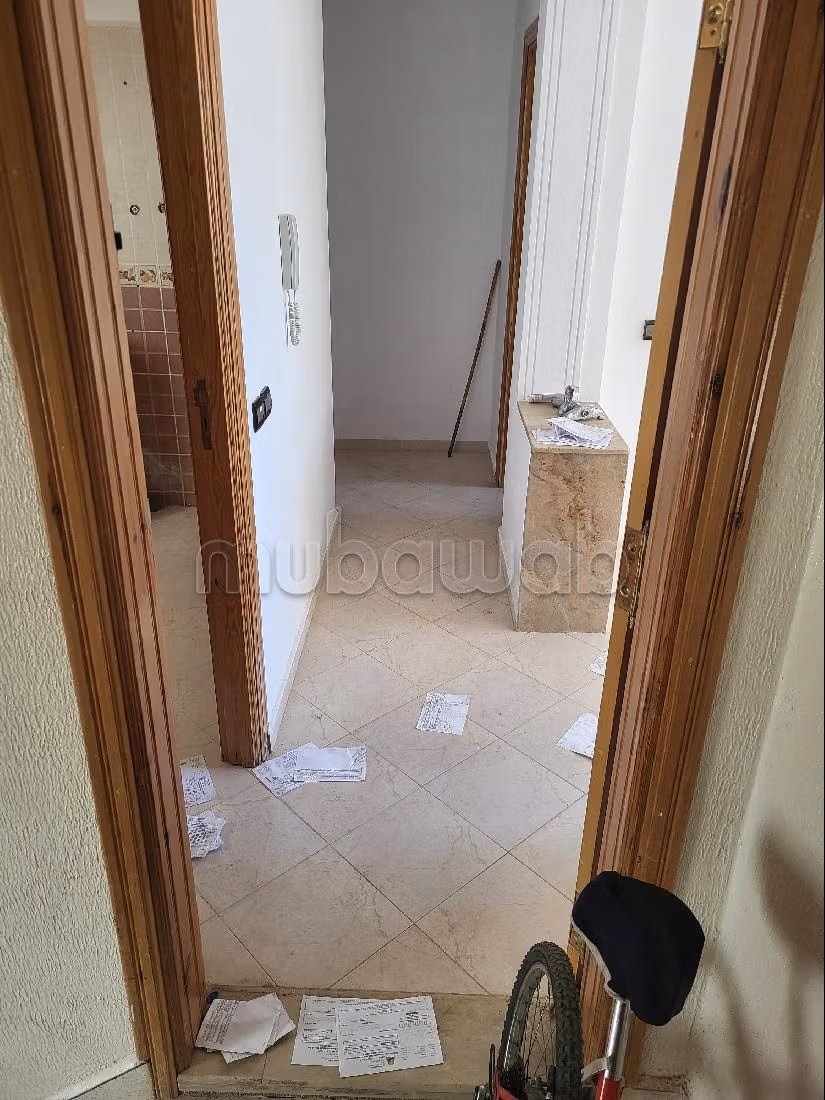 شقة جميلة للبيع ب حي بنسودة. 4 قطع مريحة. شرفة مشرقة. 