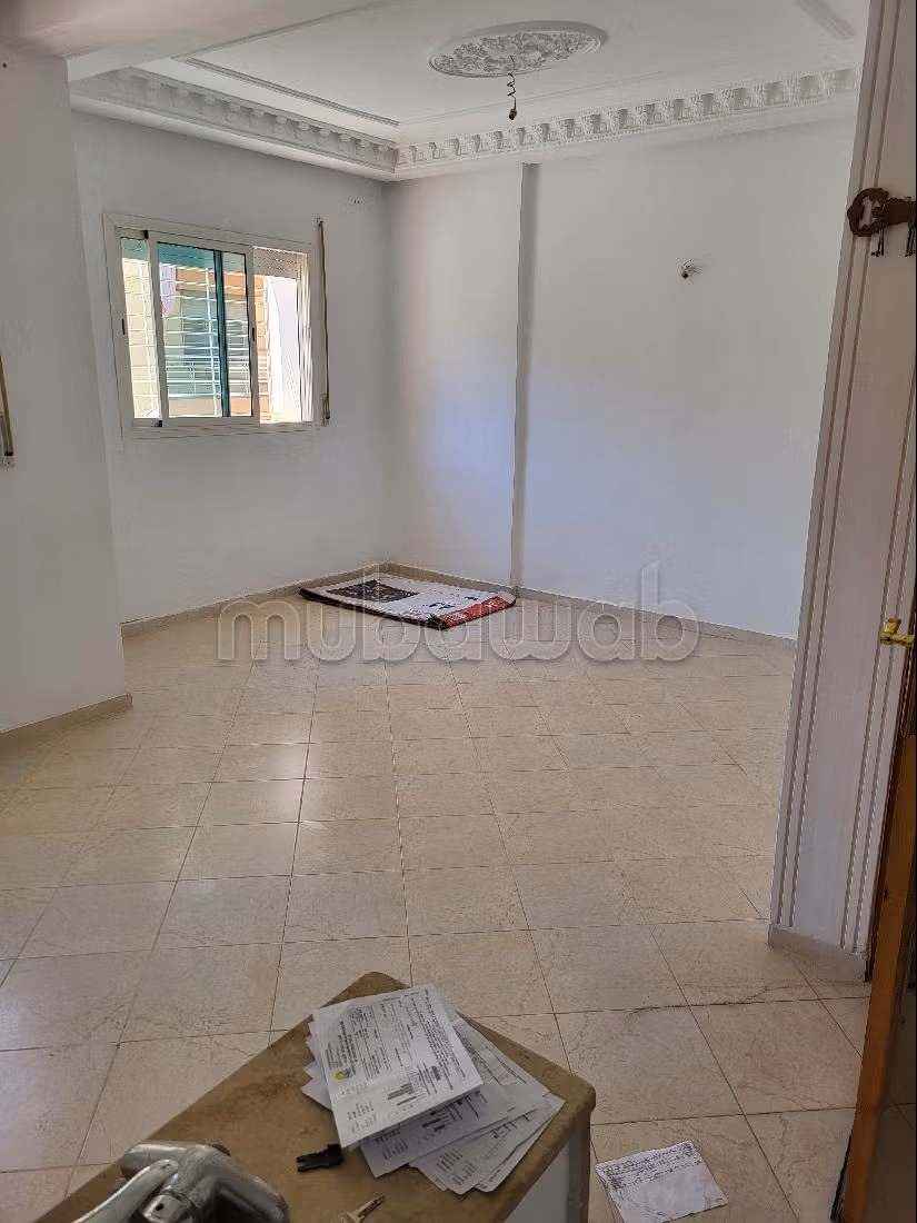 شقة جميلة للبيع ب حي بنسودة. 4 قطع مريحة. شرفة مشرقة. 