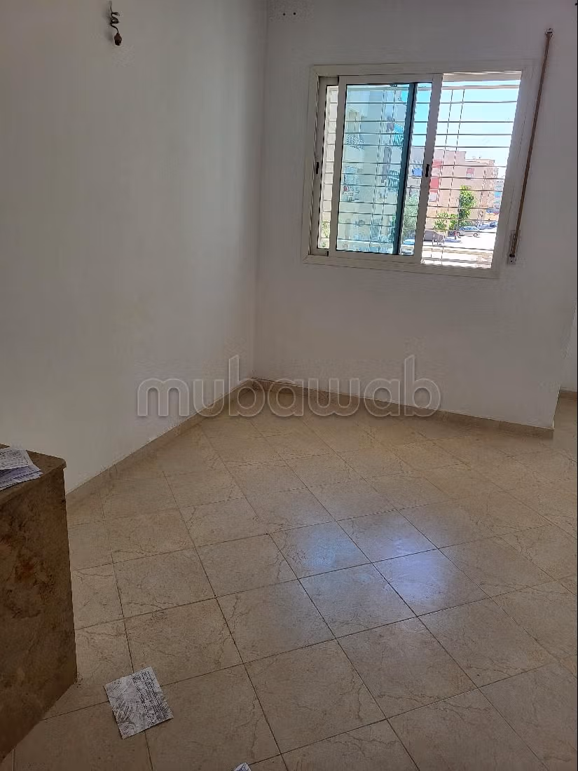 شقة جميلة للبيع ب حي بنسودة. 4 قطع مريحة. شرفة مشرقة. 