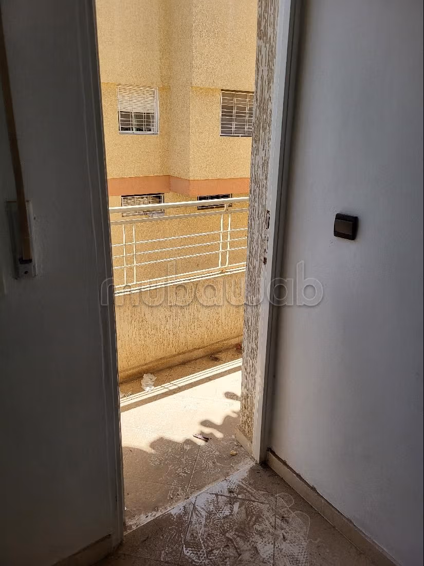 شقة جميلة للبيع ب حي بنسودة. 4 قطع مريحة. شرفة مشرقة. 