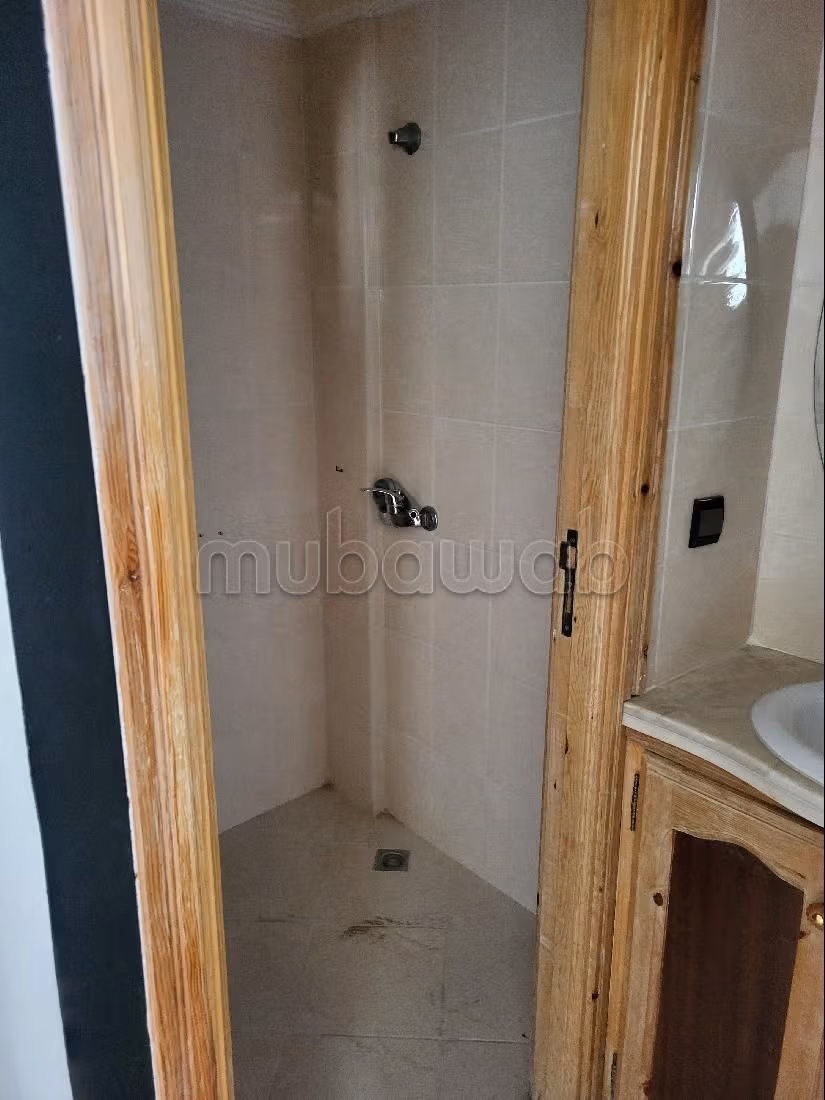 شقة جميلة للبيع ب حي بنسودة. 4 قطع مريحة. شرفة مشرقة. 