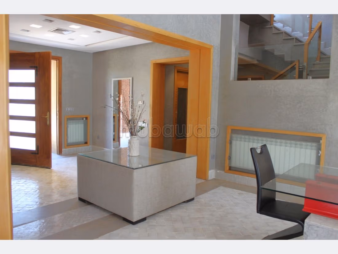 Lujosa villa en alquiler en Ennakhil Palmeraie. Área total 450 m². Completamente amueblado