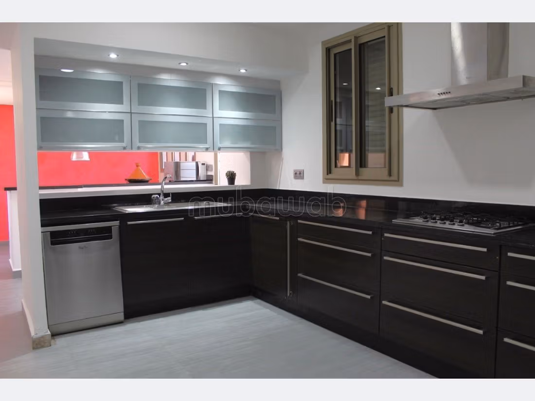 Lujosa villa en alquiler en Ennakhil Palmeraie. Área total 450 m². Completamente amueblado