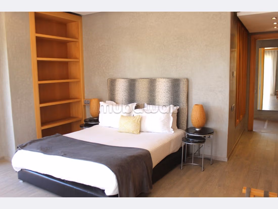 Lujosa villa en alquiler en Ennakhil Palmeraie. Área total 450 m². Completamente amueblado