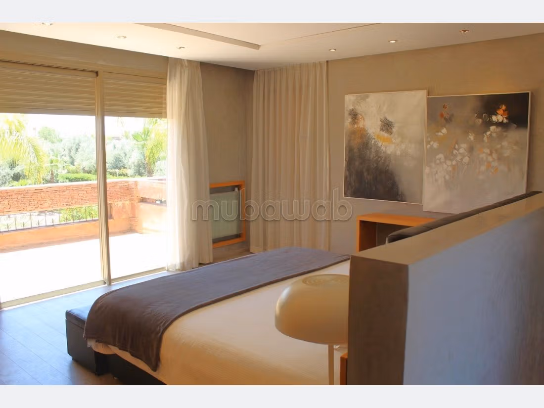 Lujosa villa en alquiler en Ennakhil Palmeraie. Área total 450 m². Completamente amueblado