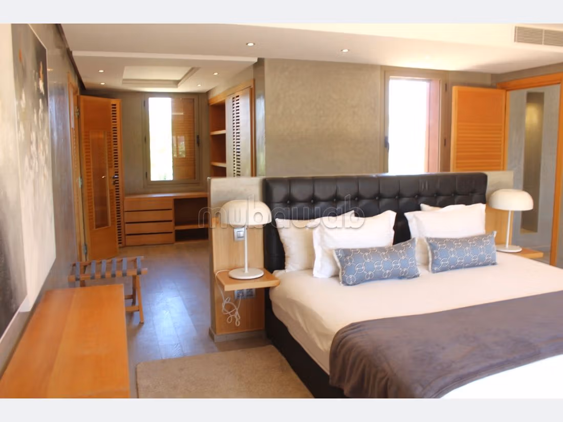 Lujosa villa en alquiler en Ennakhil Palmeraie. Área total 450 m². Completamente amueblado
