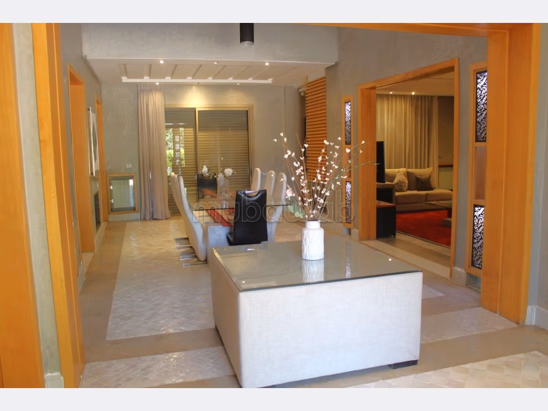 Lujosa villa en alquiler en Ennakhil Palmeraie. Área total 450 m². Completamente amueblado
