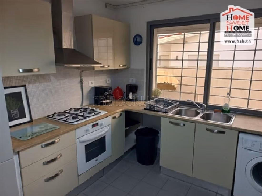 Maestosa residenza di lusso in affitto a Les Berges Du Lac 2. Superficie totale 340 m². Giardino e posto auto. 