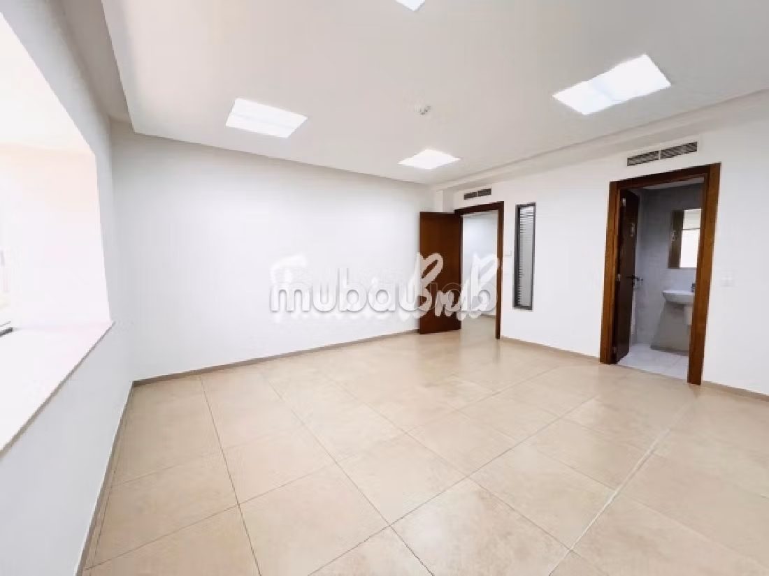 A louer un bureau de 392 m²au lac1
