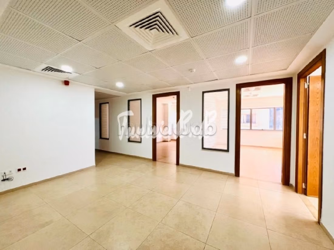 A louer un bureau de 392 m²au lac1