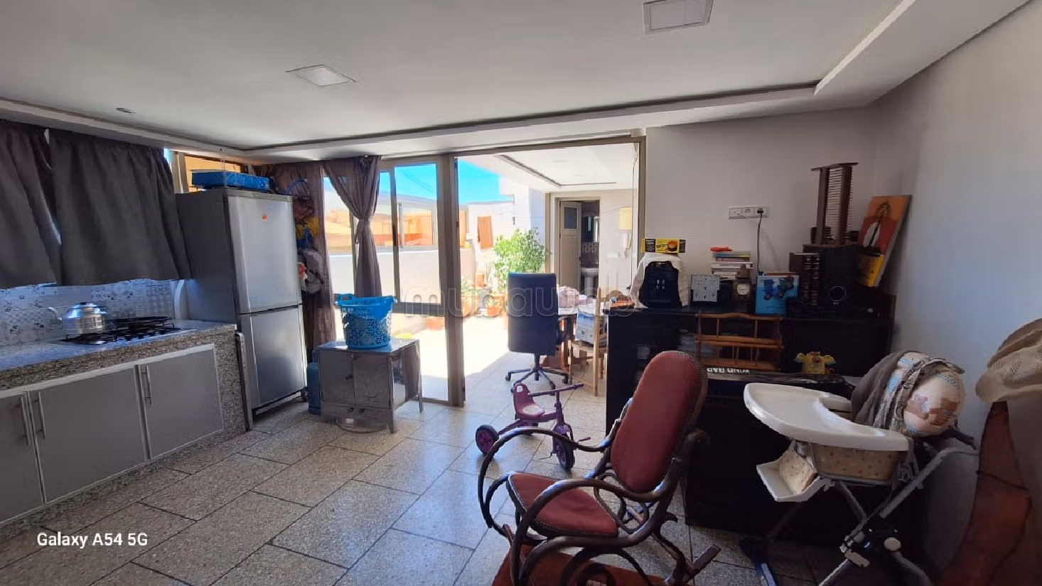 شقة رائعة للبيع ب حي الأمل. 3 غرف ممتازة. شرفة كبيرة.