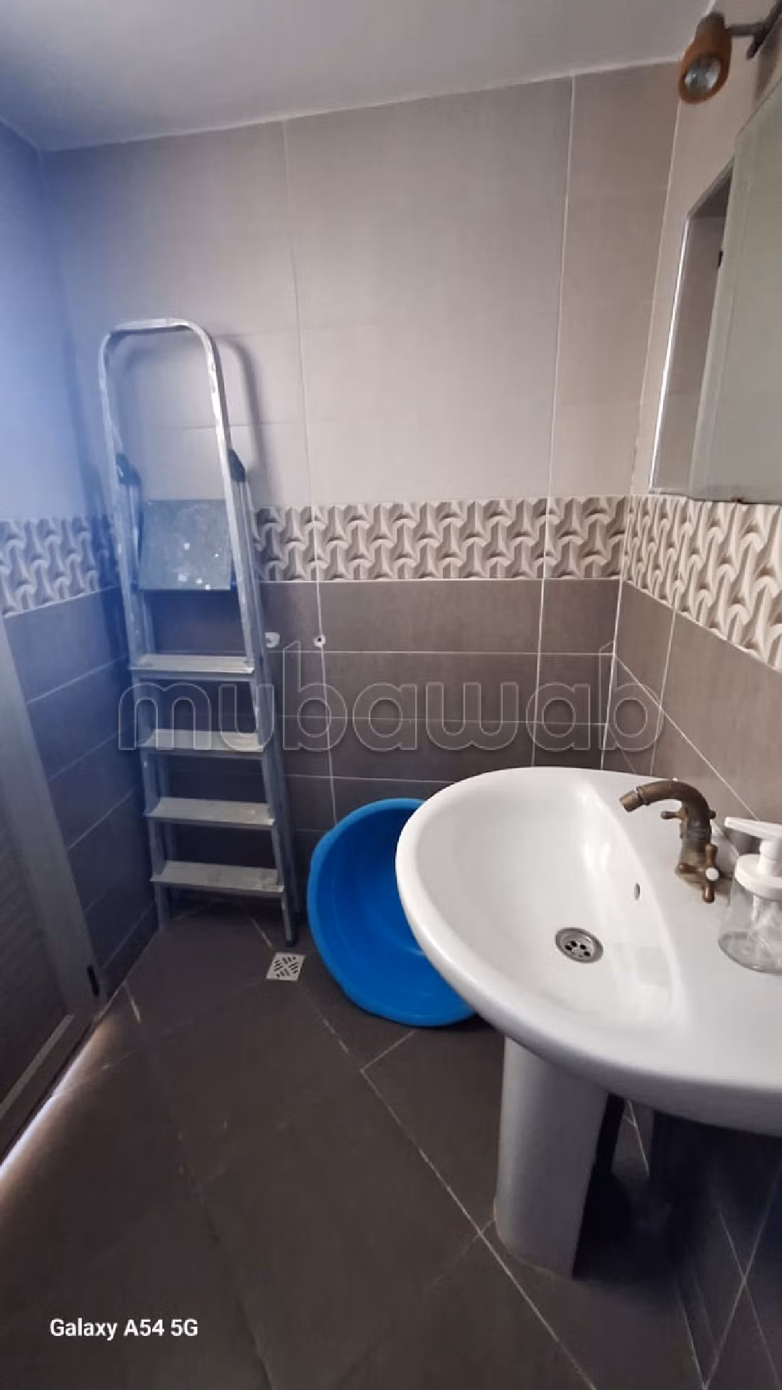 شقة رائعة للبيع ب حي الأمل. 3 غرف ممتازة. شرفة كبيرة.