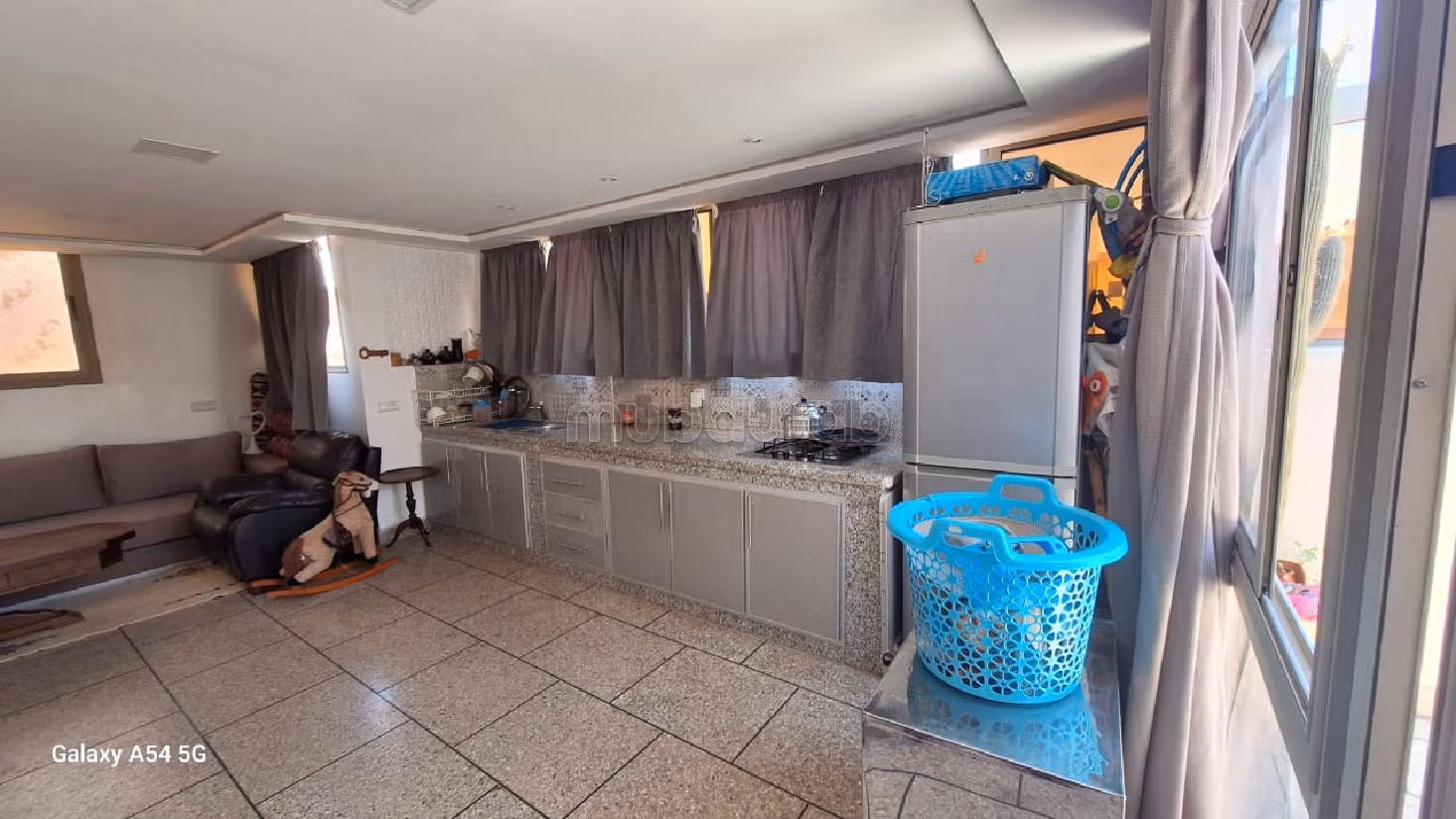 شقة رائعة للبيع ب حي الأمل. 3 غرف ممتازة. شرفة كبيرة.