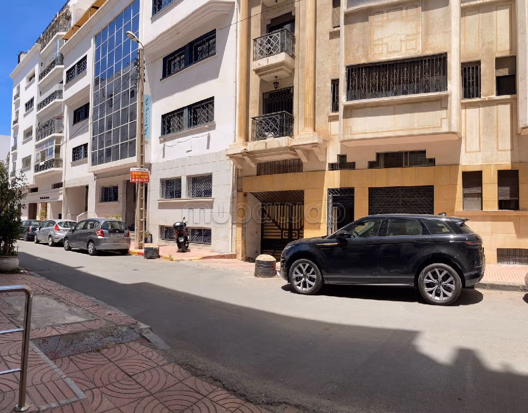 Beau local à vendre, 131 m2, racine