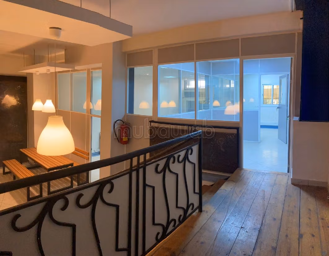 Beau local à vendre, 131 m2, racine