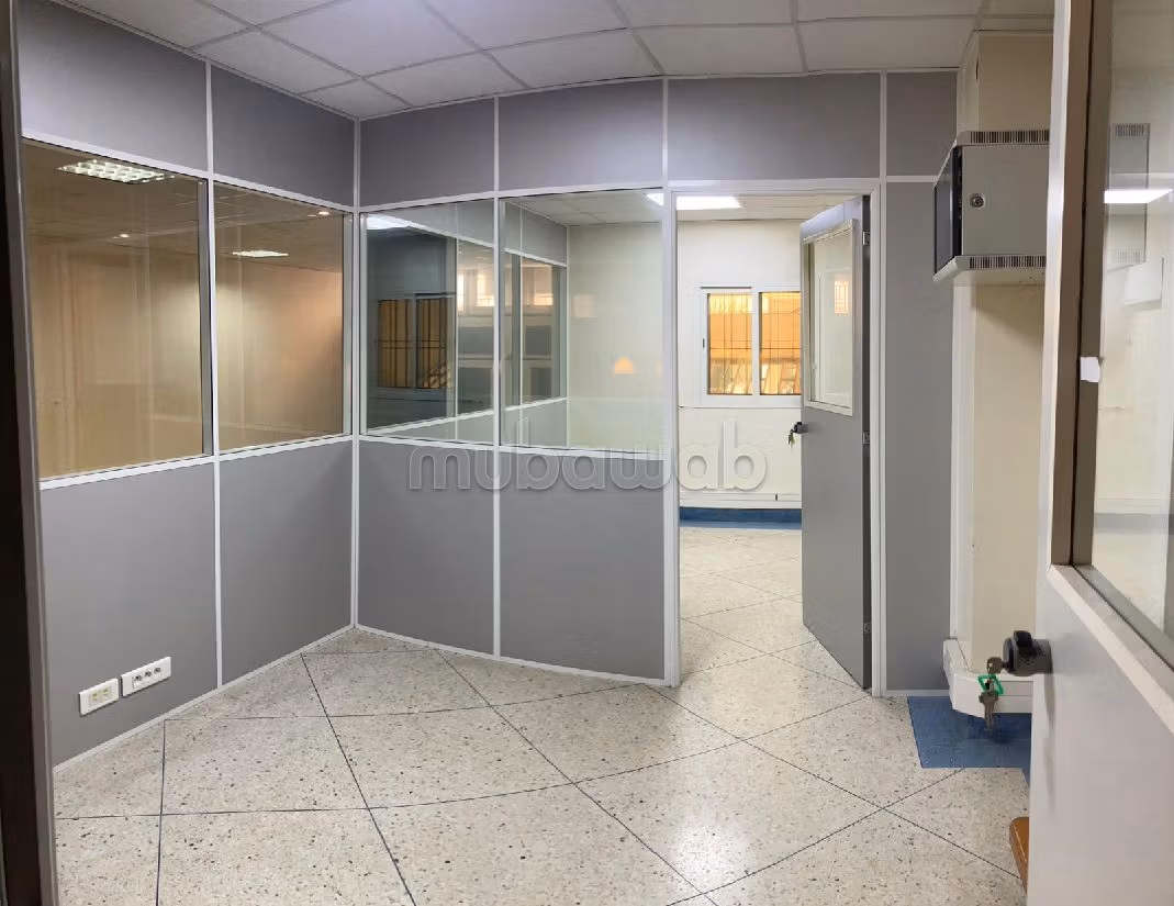 Beau local à vendre, 131 m2, racine