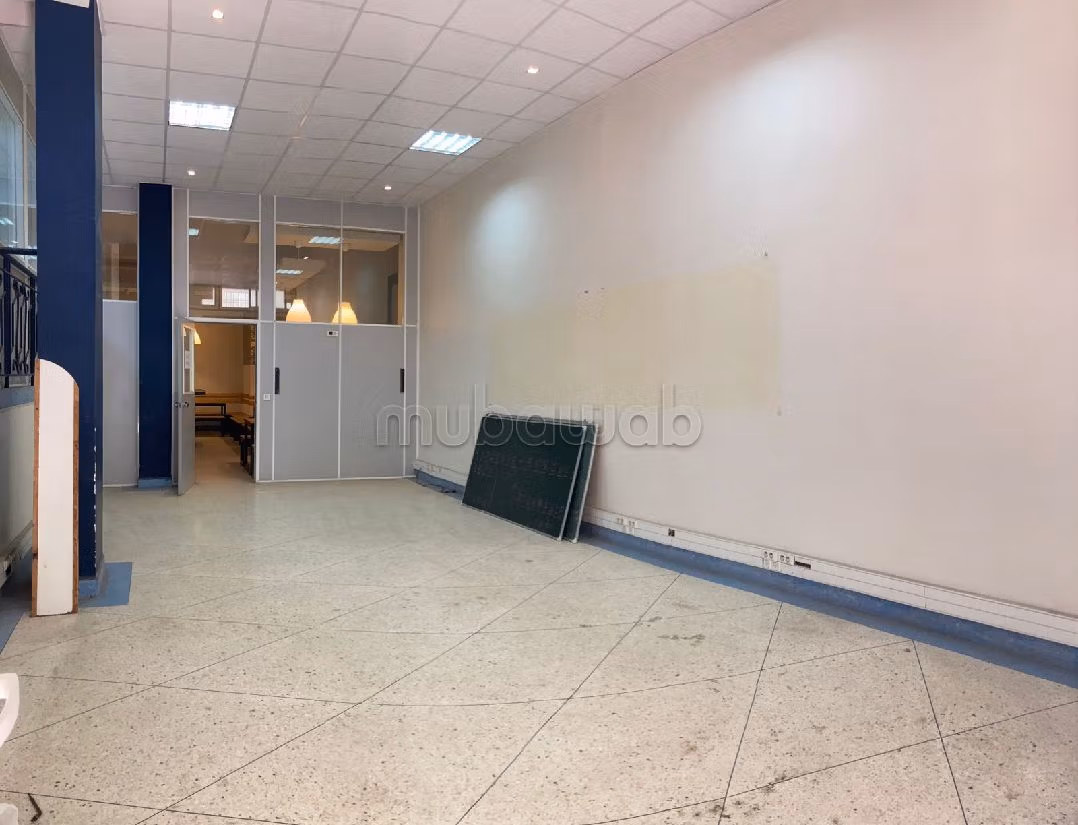 Beau local à vendre, 131 m2, racine