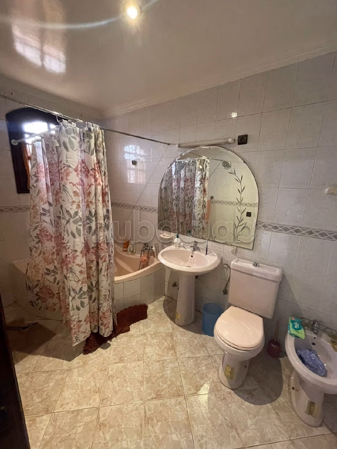 Straordinaria casa di lusso in affitto a Riyad. 5 belle camere da letto. Servizio di concierge e condizionatore.