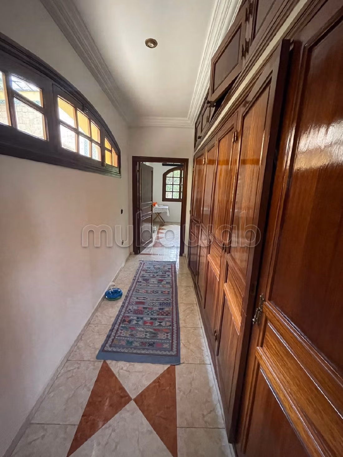 Straordinaria casa di lusso in affitto a Riyad. 5 belle camere da letto. Servizio di concierge e condizionatore.