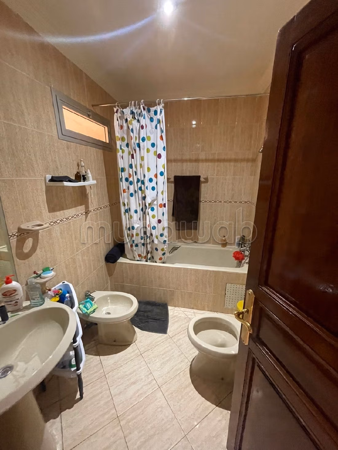 Straordinaria casa di lusso in affitto a Riyad. 5 belle camere da letto. Servizio di concierge e condizionatore.