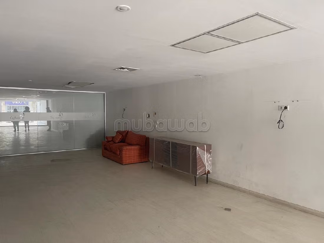 مكاتب ومحلات للكراء بأنفا. المساحة الإجمالية 265 م²